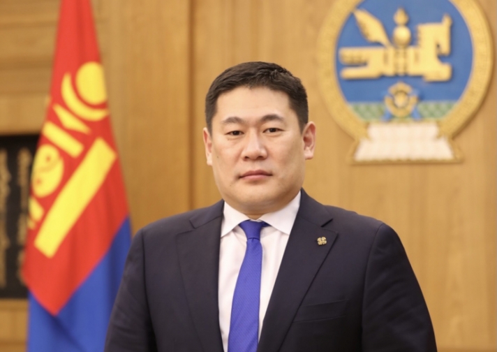 Л.Оюун-Эрдэнэ: Бүргэд өндөрт нисэхдээ илүү алсыг хардаг