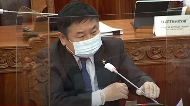 Д.Ганбат: Цаг үеэ дагаж, латин үсгээр бичдэг болсон нь зөв