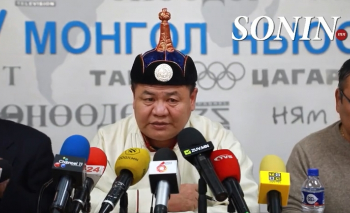 "Эмэгтэй хүн шагай харвахгүй байгаа нь Монголын өв" гэв