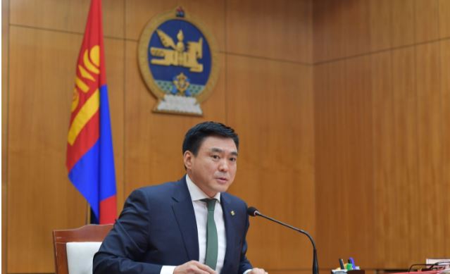 С.Амарсайхан: 3-4 өрөө байрны мөнгөөр улсын цементийн үйлдвэрийг хувьчилж авчхаад барьцаагүй, хамгийн бага хүүтэй зээлийг Хөгжлийн Банкнаас авчихсан
