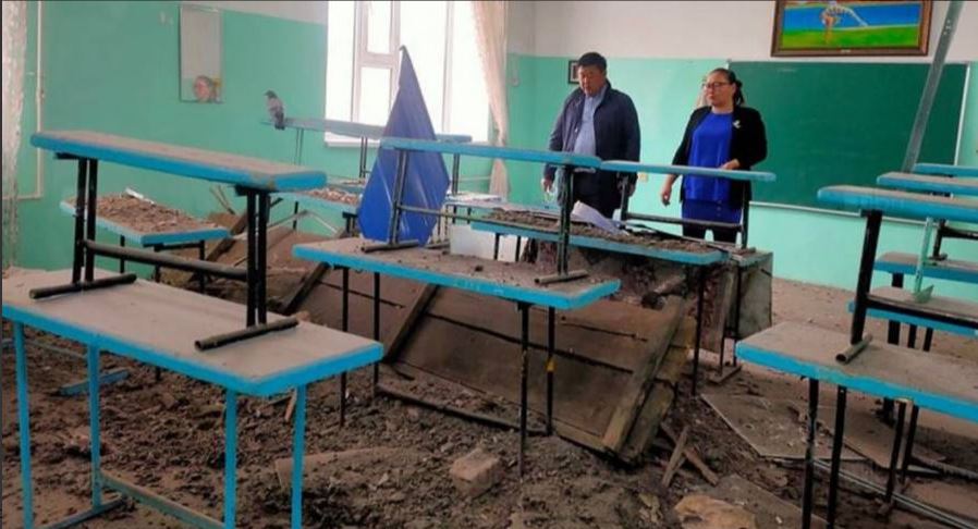 Ховд аймгийн Цэцэг сумын ЕБС-ийн тааз нурж анги танхимд хичээллэх боломжгүй болжээ