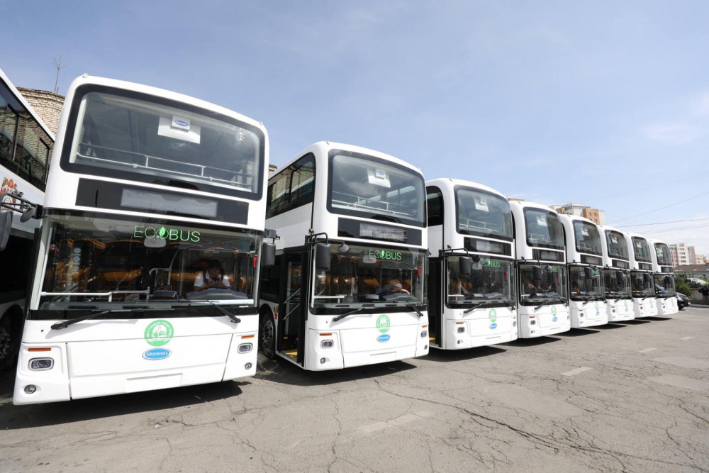 Нийтийн тээврийн үйлчилгээнд энгийн 60, цахилгаан хөдөлгүүр бүхий хоёр давхар 10 автобус нэвтрүүллээ