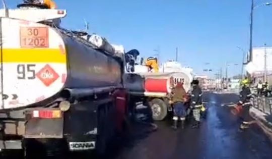 Согтууруулах ундаа хэрэглэсэн үедээ жолоо барьсны улмаас 20 тонн шатахуун тээвэрлэсэн автомашин онхолджээ
