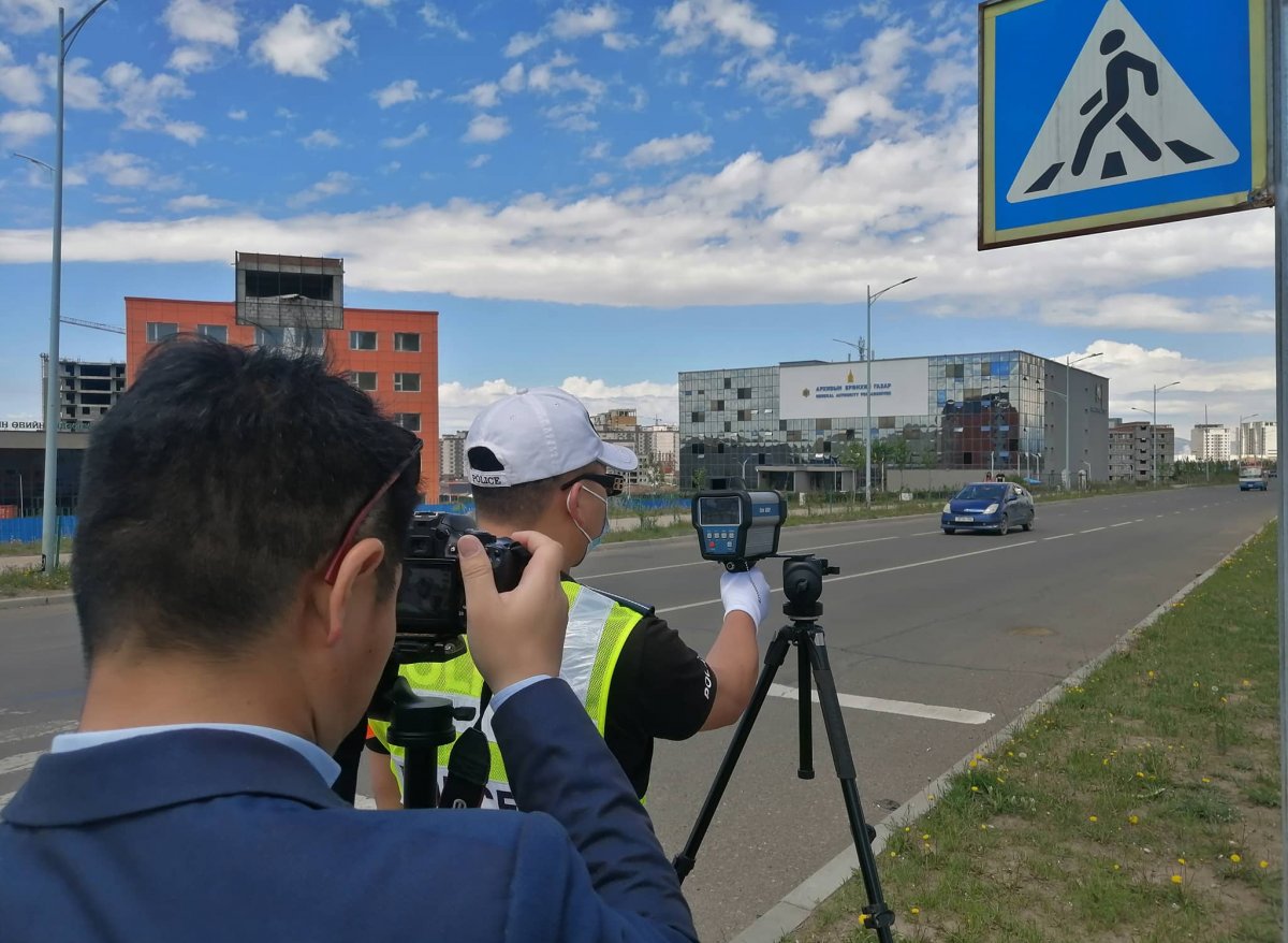 Хан-Уул дүүрэг дэх цагдаагийн газрын замын цагдаагийн хэлтсээс иргэд жолооч нарт сэрэмжлүүлж байна