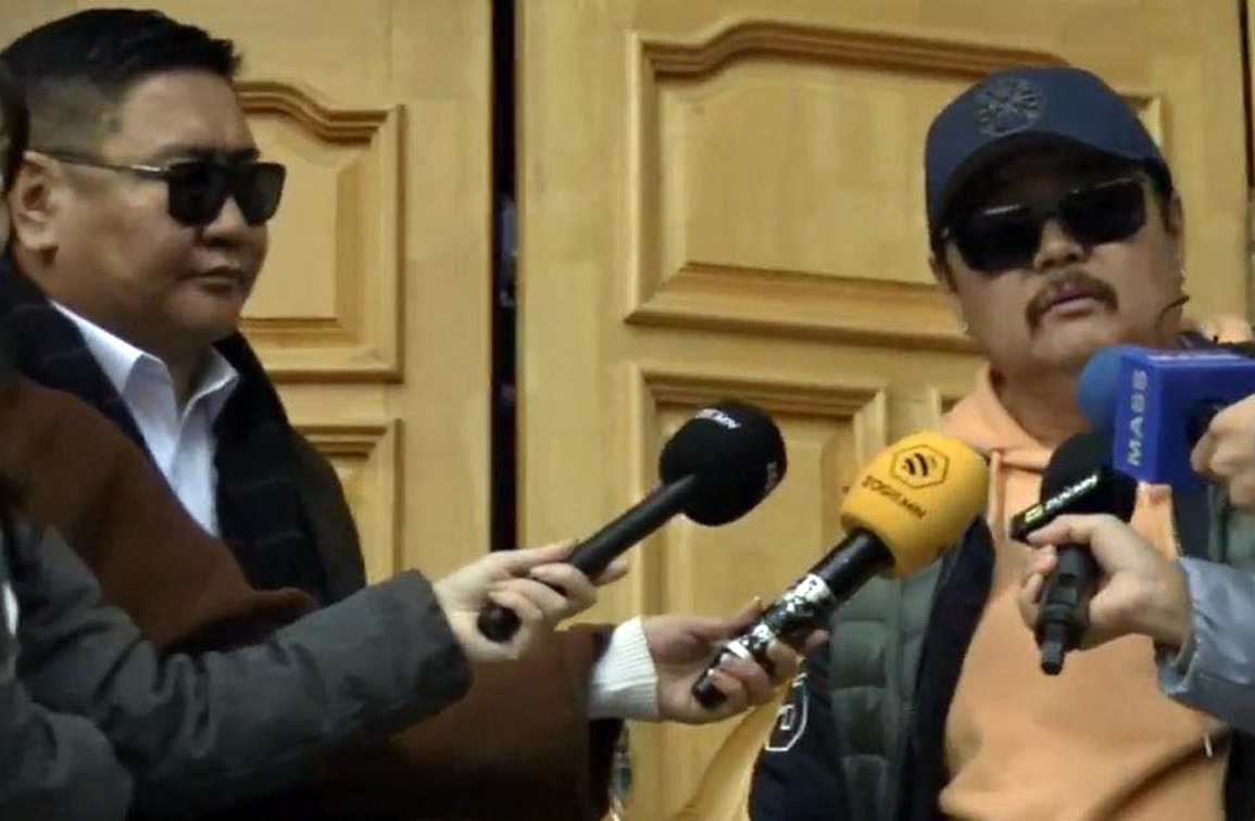Хошин шогчид оо, та нар улстөрчдийн утсан хүүхэлдэй болж, үзэгчдээ алдсанаа ойлгоно уу 