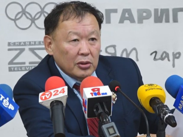 С.Хүрэлбаатар: Гадны банк орж ирвэл тусгаар тогтнол алдагдана гэнэ үү? Түй май!