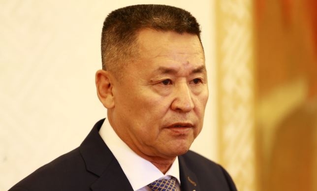 Ш.Адьшаа: Төрийн албан хаагчид эрүүл мэнд, орон сууцнаас бусад төрлийн зээл авахыг хориглох шаардлагатай