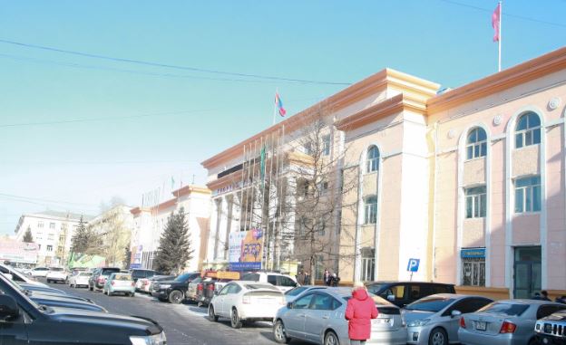 Спортын төв ордны баруун талд газар доор 1-3 давхар автомашины зогсоол байгуулна гэв