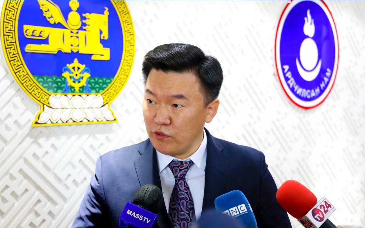 М.Тулгат: С.Эрдэнээ, шуналын тулам минь зайлаач ээ!