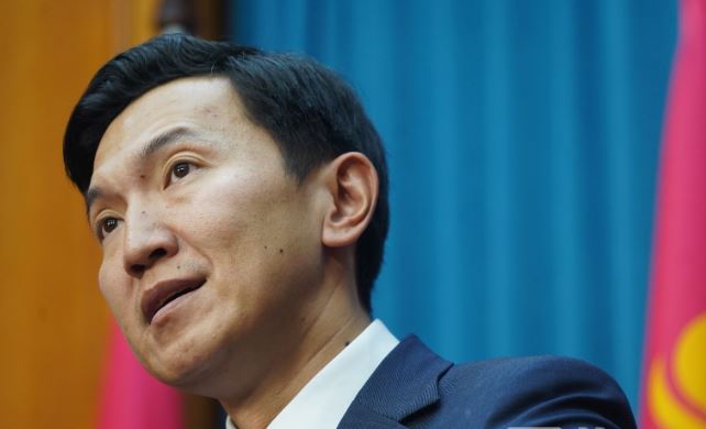 Н.Учрал: Гадаадын том сургуулийг мөнгөө төлбөл төгсөнө. Мал ч байсан төгсөнө