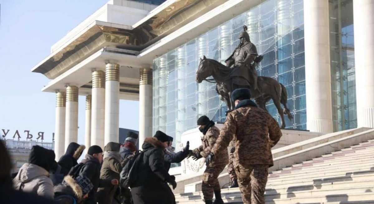 Жагсагчид заавал ялах ёстой...