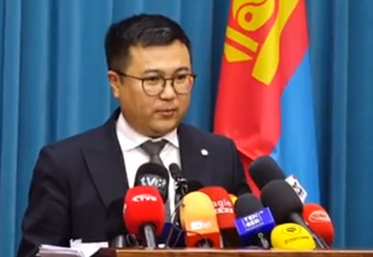 Эрх мэдлээ урвуулан ашиглах, хахууль авах гэмт хэрэгт эрх хасах ялыг 20 жил хүртэл оногдуулахаас гадна төрийн албан тушаалд бүх насаар нь ажиллуулахгүй