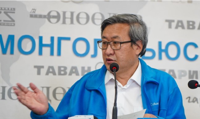 Гадаадын тагнуулын байгууллагатай хамтран ажилласан гэх Ч.Мөнхбаярт оноосон 10 жилийн хорих ялыг Дээд шүүх хэвээр үлдээв