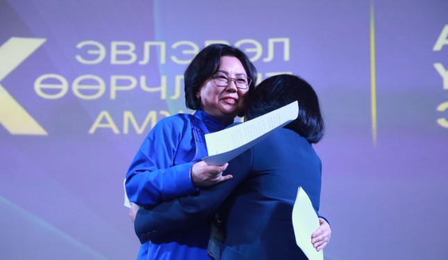 УИХ-ын гишүүн С.Одонтуяа АН-ын даргын сонгуулиас нэрээ татлаа