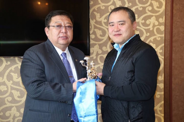 С.Эрдэнэ Л.Гантөмөрийг зөвшөөрөхгүй, дахин их хурал хуралдуулна