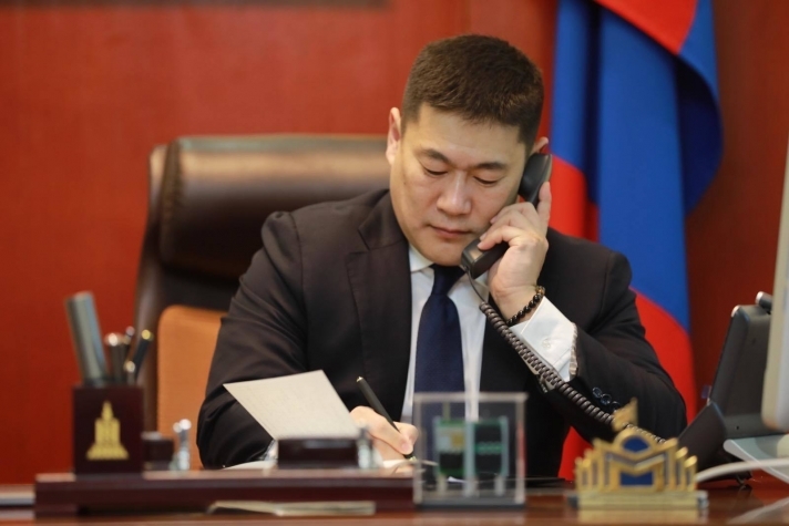 Бид биш бол өөр хэн? Одоо биш бол хэзээ?