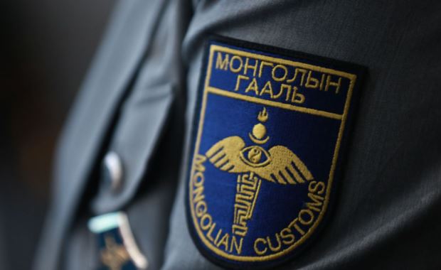 АТГ: Гаалийн ажилтны гэрээс есөн кг алт, ₮10 тэрбумыг хураасан гэх мэдээлэл ХУДАЛ