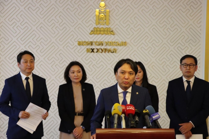 Т.Доржханд Англи хэлийг заах төсөл унасныг хөрш орнуудын нөлөө гэв