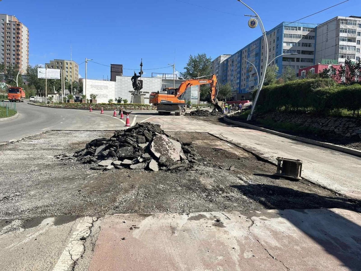 25 дугаар эмийн сангийн уулзвараас Өргөө кино театр хүртэлх замыг цэвэрлэж, засварыг эхлүүлжээ