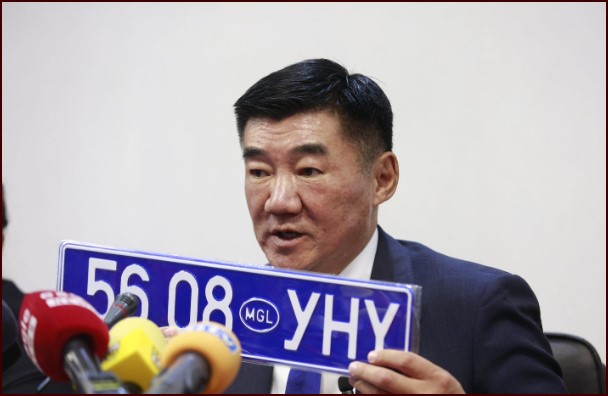 Төрийн байгууллагын автомашины улсын дугаарыг хар, хөх дэвсгэр өнгөөр ялгахаар боллоо