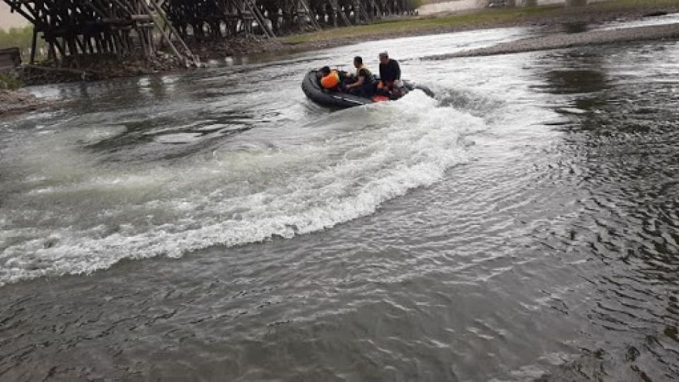 Согтуугаар гүүрэн дээрээс голын ус руу унан сураггүй алга болжээ