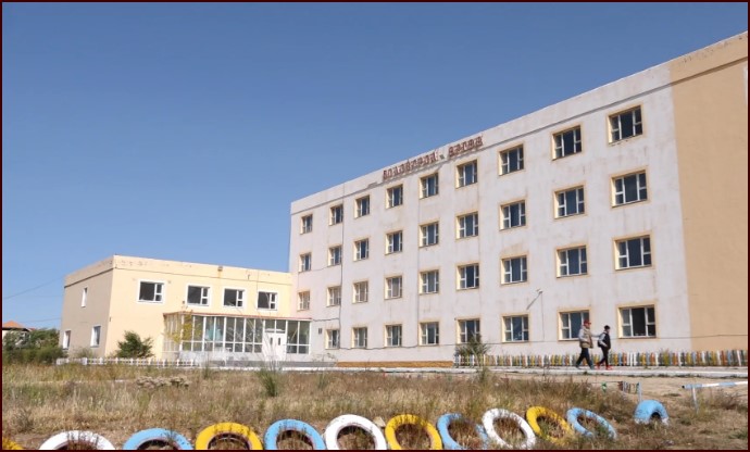 Сүхбаатар аймгийн 3 дугаар сургуулийн 20 сурагчийг зодсон гэх дотуур байрны багшийг шалгаж байгаа