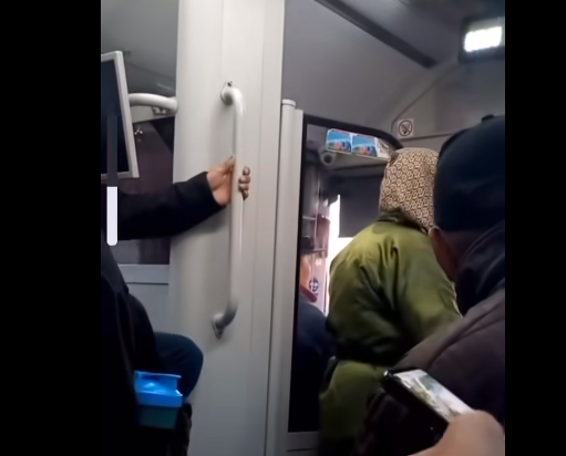 Цагдаагийн байгууллага шалгаж дуусахаар зорчигчтой зүй бус харьцсан жолоочийн цалингаас хасах эсвэл халах арга хэмжээ авна гэв