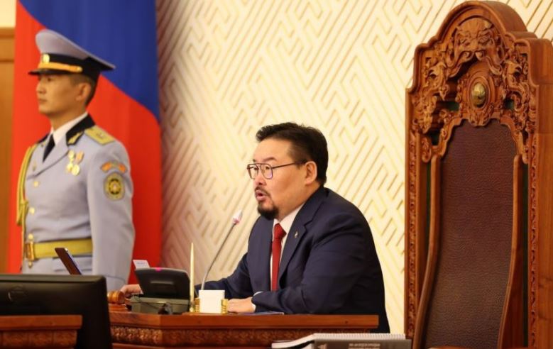 Их хурлын даргын "лүндэн" эргэлтийн салхи сэвэлзүүлнэ