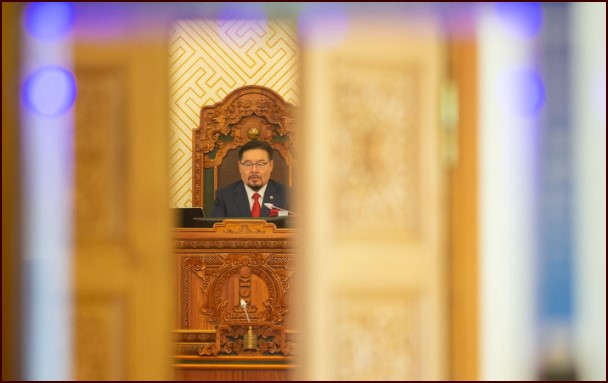 "Газрын наймаа, нийтийн тээвэр, дулаан, цахилгааны тусгай зөвшөөрөл тойрсон авлигыг ил болгож, хариуцлага тооцох ёстой"