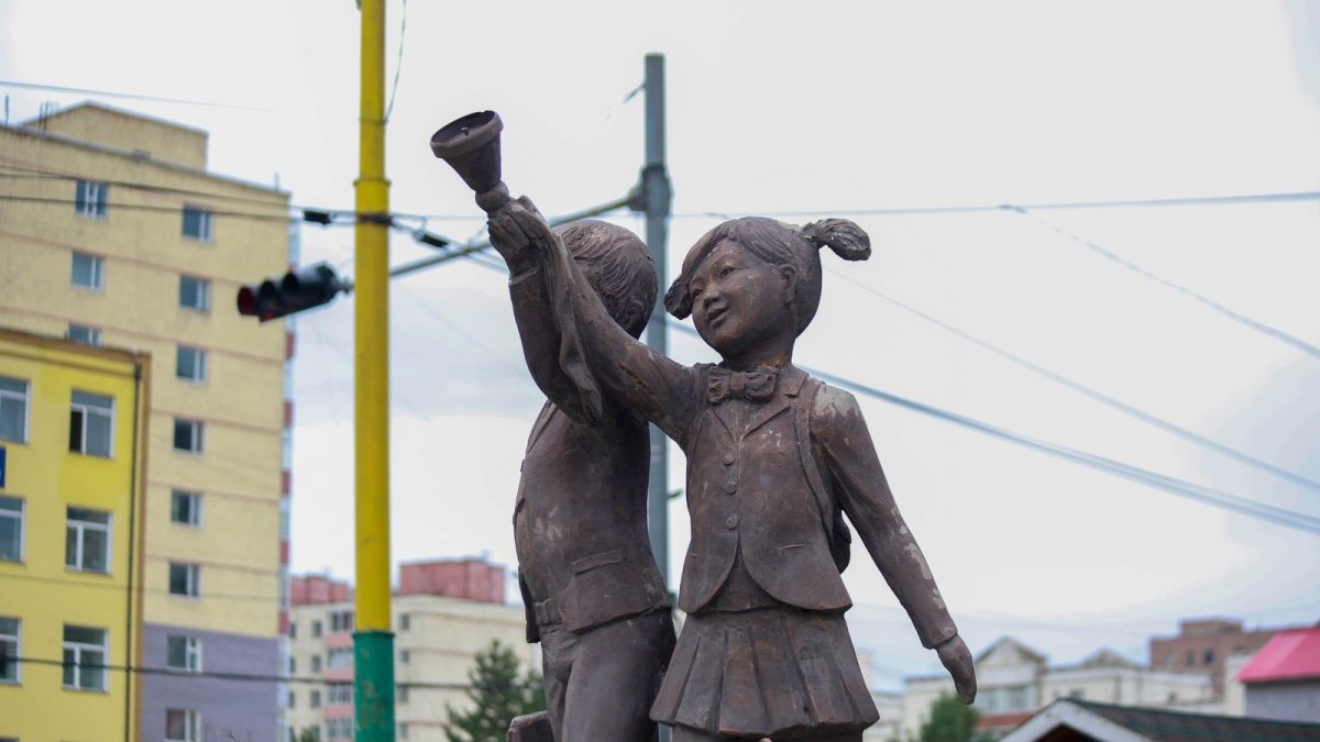 Хүүхэдтэй өрхийн орлогоос нь шалтгаалан харьцаж, ангилдаг нийгмийн тэгш бус байдал Монголын боловсролын салбарт байна гэж PISA дүгнэв