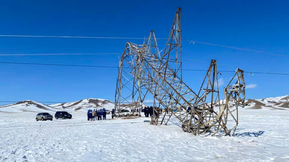 Ховд, Говь-Алтай аймгийн зарим сумын цахилгаан эрчим хүчний тулгуур багана унасныг засахаар ажиллаж байна гэв