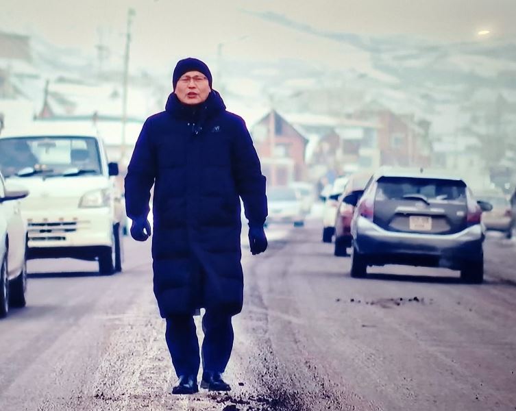Р.Эмүжин: Хүүе, Нямбаа сурагч аа, хот тохижилтын хамгийн олон жил ажилласан, хамгийн өндөр настныхаа үгийг сонсооч ээ