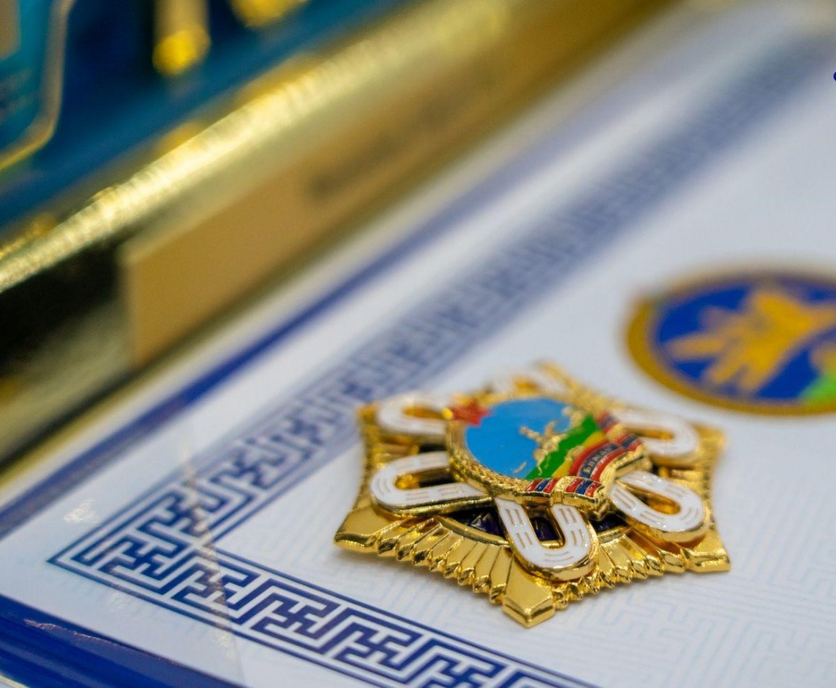 Сонгуулиас өмнө Монгол Улс одонгийн найранд “живэх” вий…