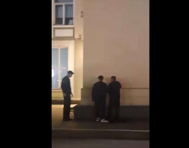 Олон нийтийн газар бие зассан гэх хоёр иргэний сууж явсан машиныг олж тогтоожээ