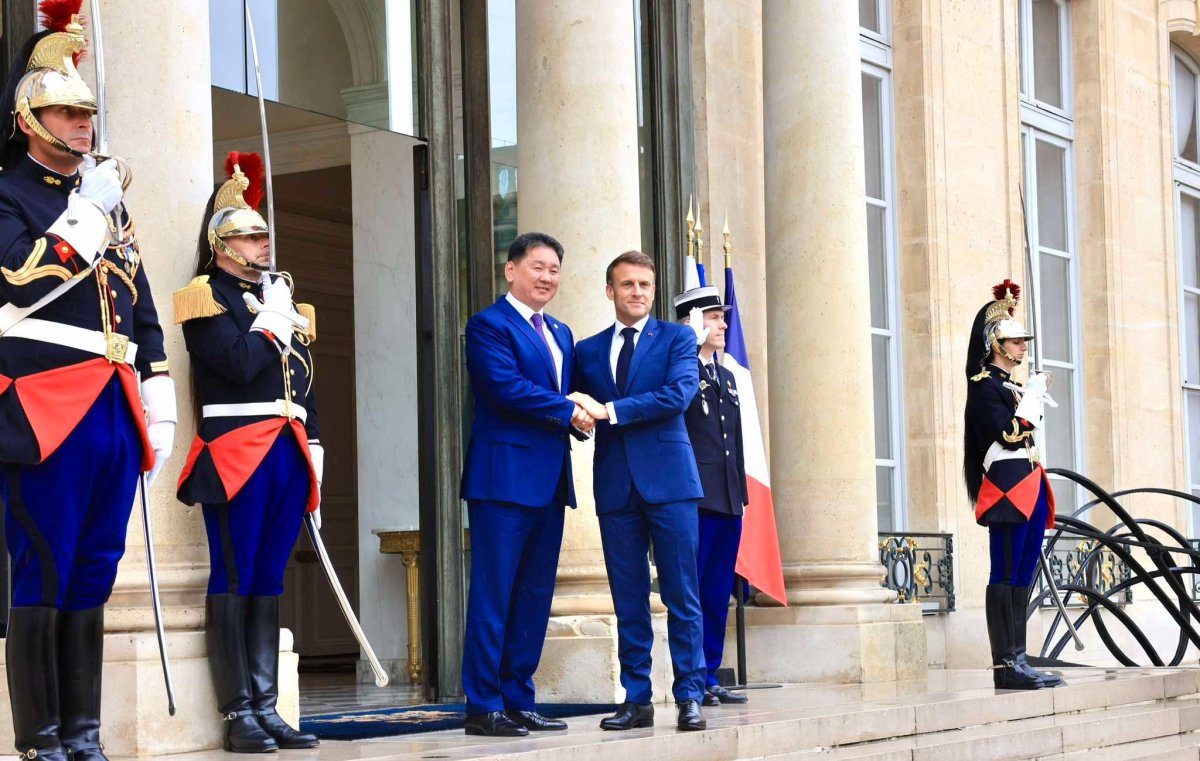 Ерөнхийлөгч У.Хүрэлсүх Бүгд Найрамдах Франц Улсын Ерөнхийлөгч Эммануэл Макронтой уулзлаа