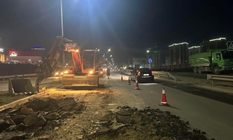 Сонсголонгийн авто замын нүхэн эвдрэлийг засварлаж байна