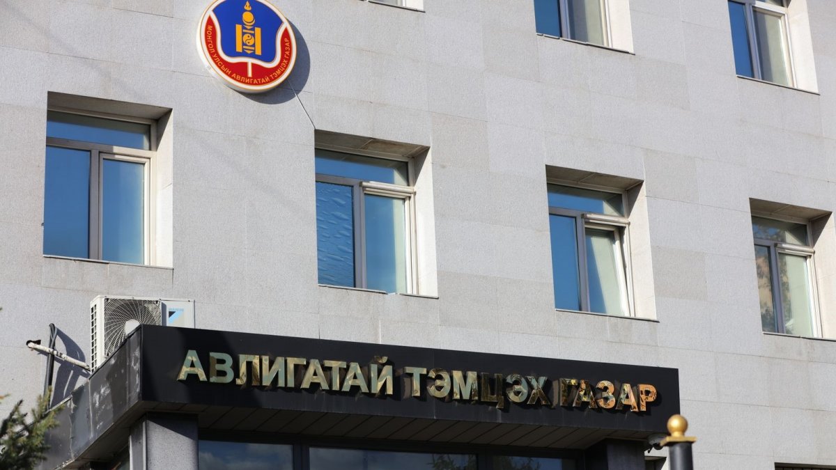 Б.Ууганбаяр: ЭШ-д амжилттай оролцсон сурагчдыг шагнах далимд дарга, захирлуудад мөнгө олгосон асуудлыг Авлигатай Тэмцэх Газраар шалгуулна