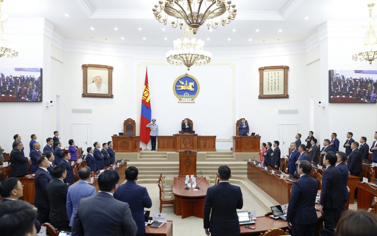 Шинээр бүрдсэн парламентын анхны намрын чуулган эхэллээ