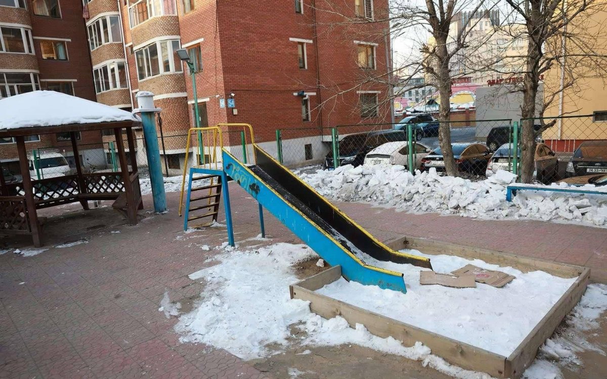 380 жилийн түүхтэй хотод охид тоглох талбайгүй