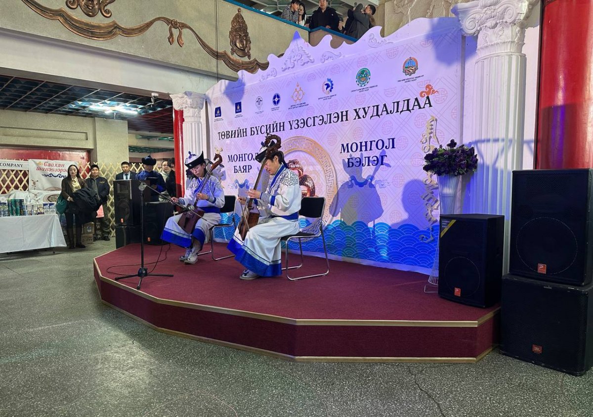 "МОНГОЛ БАЯР-МОНГОЛ БЭЛЭГ" үндэсний үйлдвэрлэгчдийн төвийн бүсийн үзэсгэлэн худалдааны нээлт боллоо