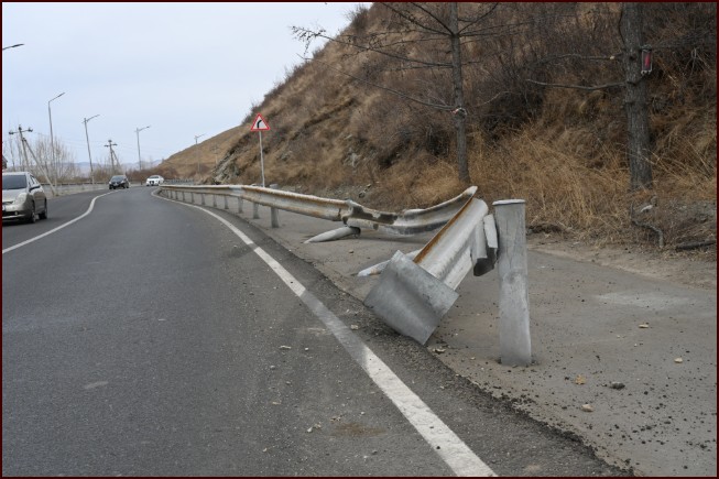 Нийслэлийн гол болон туслах гудамж замуудад эвдэрсэн 3000 метр хайс, тоноглолыг засна