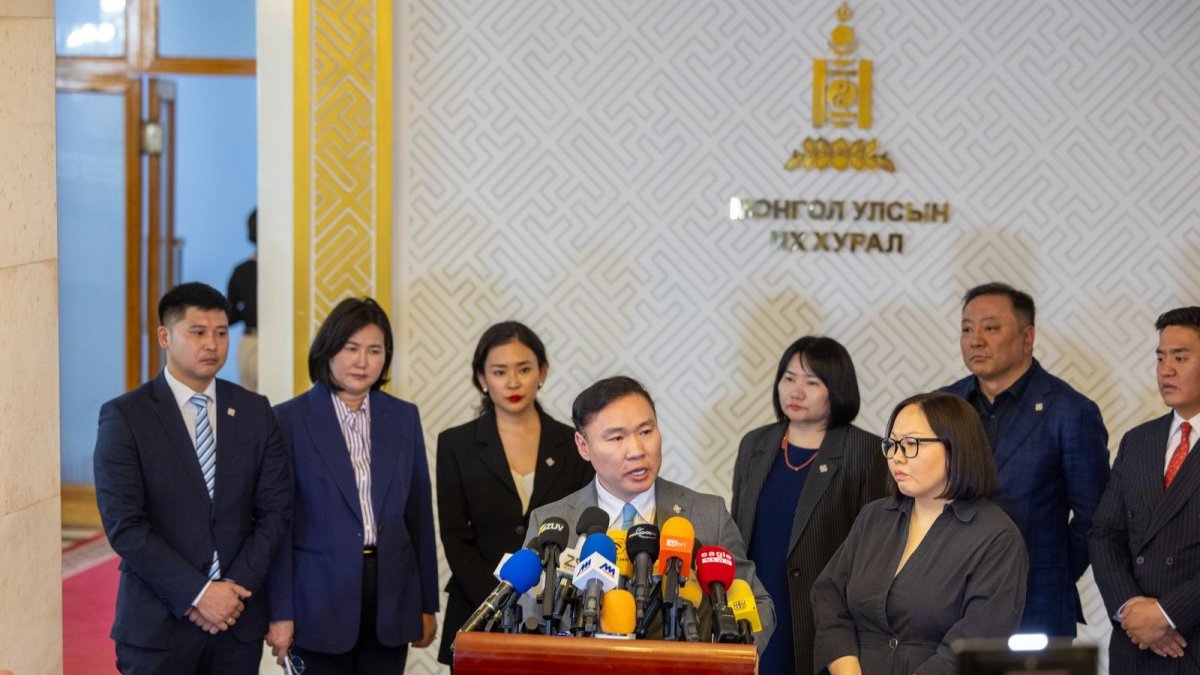 АН-ын бүлэг: Ерөнхий сайд уучлал гуйна гэдэг аймшигтай зүйл биш