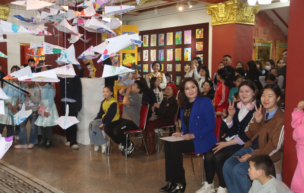 “Art cube” хүүхэд хөгжлийн таван сургалтын тайлан үзэсгэлэнгийн нээлт боллоо