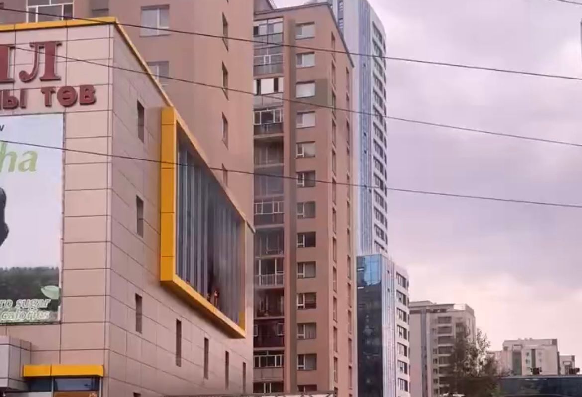 ОБЕГ: "Оргил" худалдааны төвийн III давхрын тавилгын дэлгүүрт гарсан галыг бүрэн унтраалаа