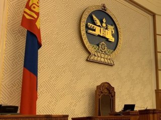 “Хулгай хийж болохгүй”, бас “Сайд бол ял” гэсэн яриатай Засгийн газар бий болтлоо нийгэм доройтсон уу