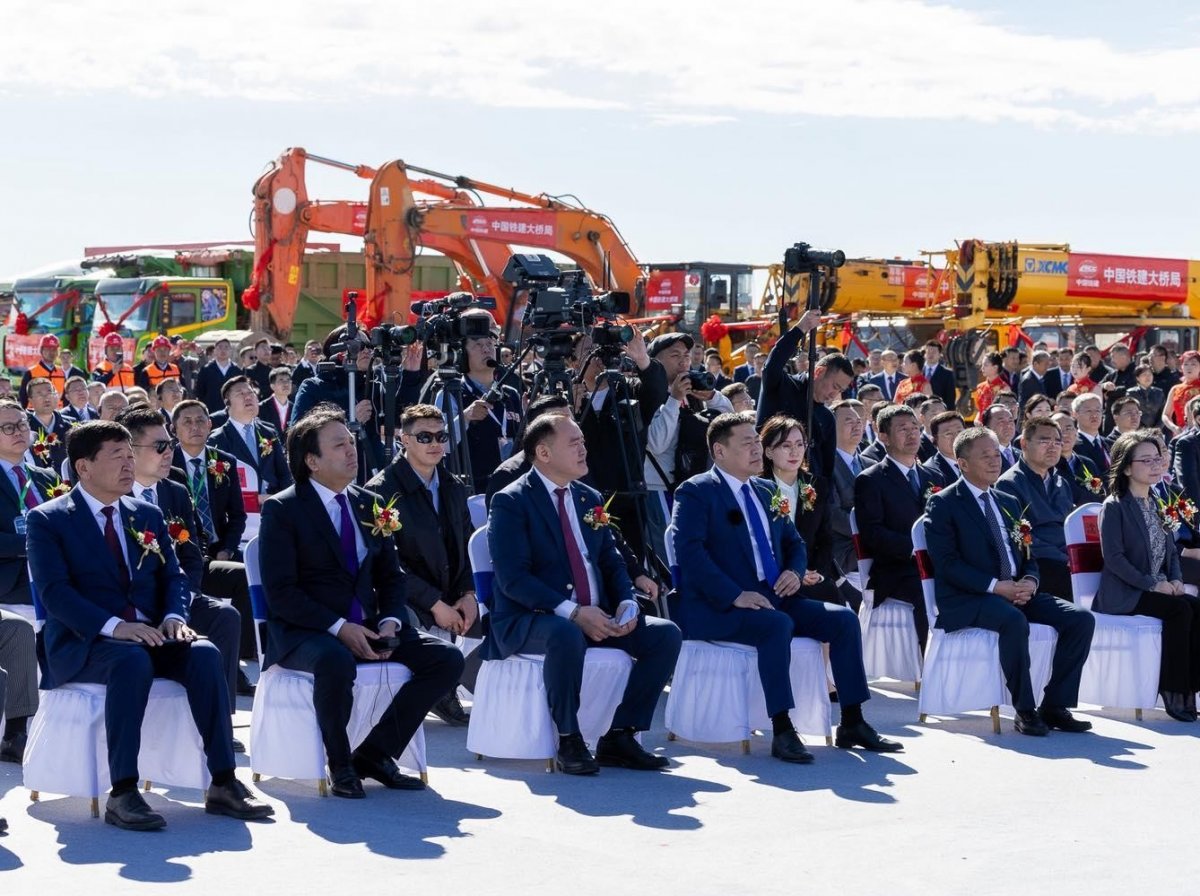 Хамтарсан Засгийн газрын эхлүүлсэн Гашуунсухайтын хил холболт дахиад гацах нь дээ…