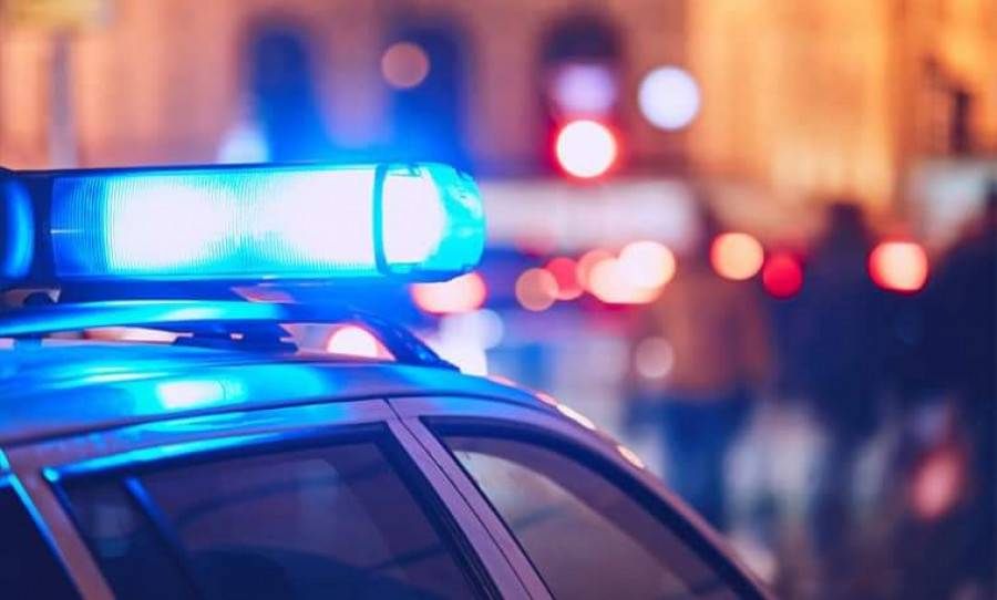 20 орчим насны дөрвөн залуу ганцаараа явж байсан эмэгтэйг машиндаа хүчээр суулган дээрэмджээ