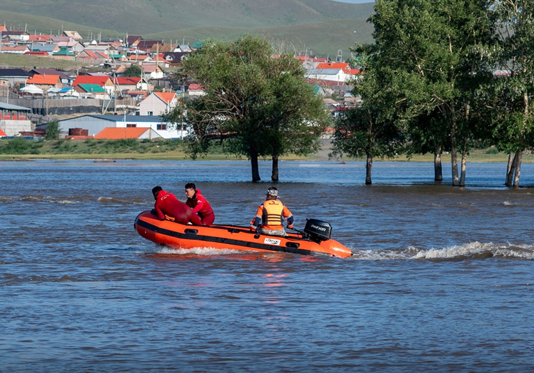 11 настай эрэгтэй хүүхэд Сонсголонгийн гүүрний орчим усанд урсан алга болсныг эрэн хайж байна