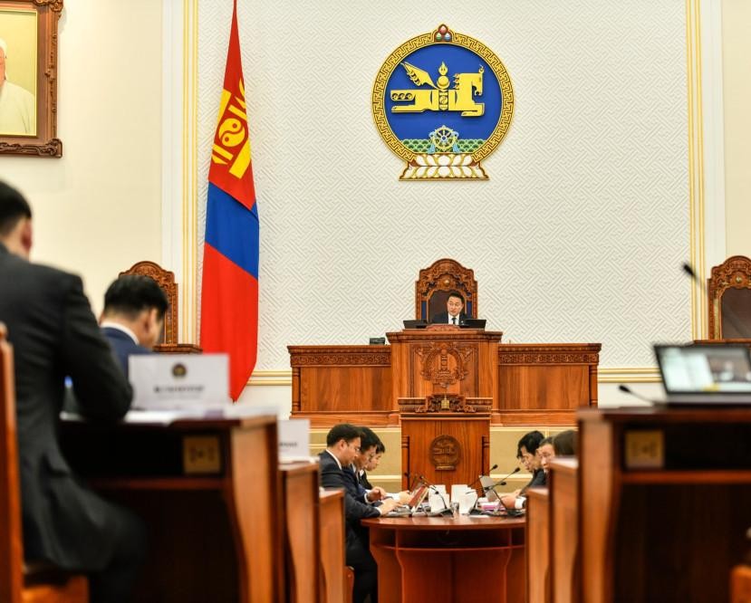 Яачихсан 4 гишүүнийг намрын чуулганаар явуулна гээд яриад унав?