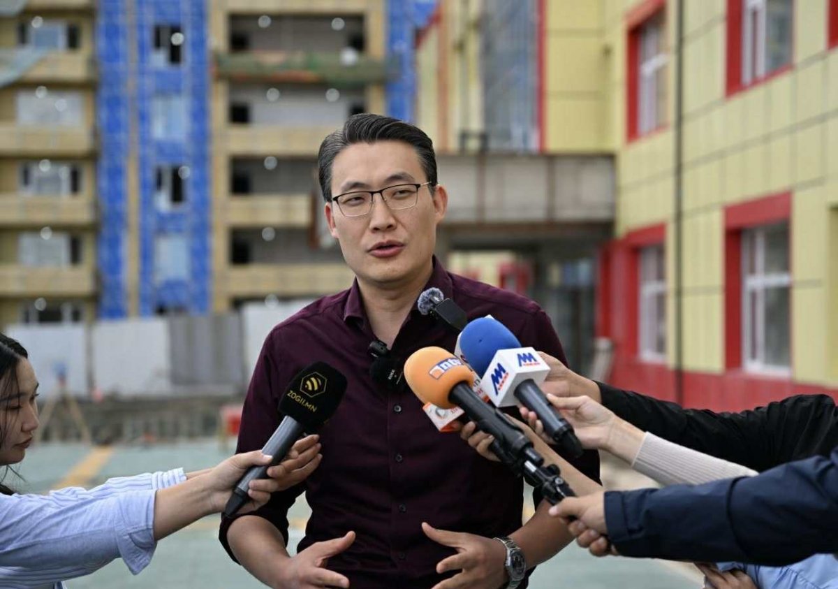 НЗД-ын орлогч А.Амартүвшин: Тэрбумын үнэтэй зөөлөн сандал, тансаг буйдан яах вэ. Сандал ширээгүйн улмаас ашиглалтад орсон сургууль, цэцэрлэгүүд хичээллэх эсэх нь тодорхойгүй байна